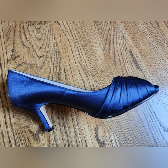 Caparros Navy Blue Satin Peep Toe Heel with Rhinestone Buckle US7.5 - Picture 6 of 6